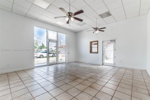 Propiedad comercial en venta en South Miami, Florida № 1332972 - foto 3