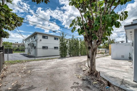 Propiedad comercial en venta en South Miami, Florida № 1332972 - foto 15