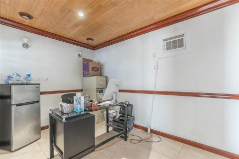 Propiedad comercial en venta en South Miami, Florida № 1332972 - foto 6