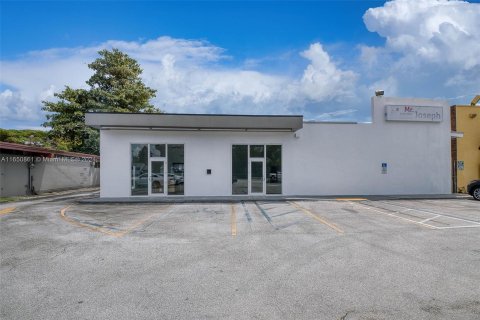 Propiedad comercial en venta en South Miami, Florida № 1332972 - foto 1