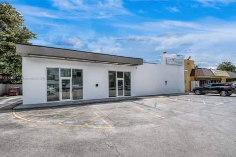 Propiedad comercial en venta en South Miami, Florida № 1332972 - foto 2