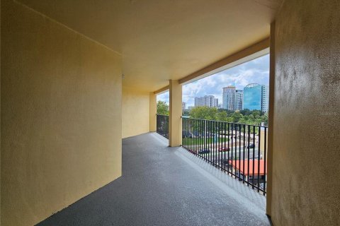 Condo in Orlando, Florida, 2 bedrooms  № 1343637 - photo 23