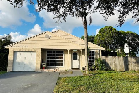 Villa ou maison à vendre à Pembroke Pines, Floride: 3 chambres, 102.47 m2 № 1423017 - photo 1