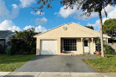 Villa ou maison à vendre à Pembroke Pines, Floride: 3 chambres, 102.47 m2 № 1423017 - photo 15