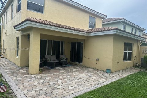 House in West Palm Beach, Florida 3 bedrooms, 199.93 sq.m. № 1331945 - photo 9