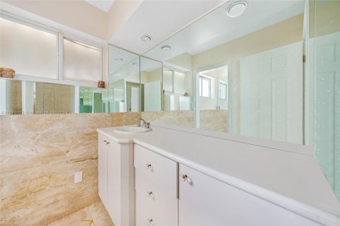 House in Hollywood, Florida 4 bedrooms, 321.16 sq.m. № 1141867 - photo 23