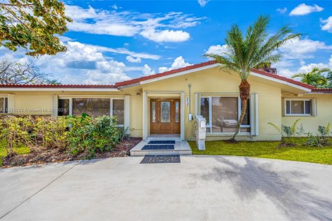 House in Hollywood, Florida 4 bedrooms, 321.16 sq.m. № 1141867 - photo 28