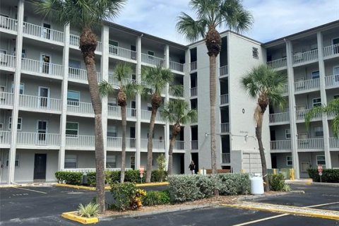 Condo in Bradenton, Florida, 1 bedroom  № 1354839 - photo 18