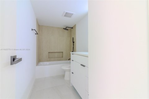 Copropriété à vendre à Hallandale Beach, Floride: 2 chambres, 116.13 m2 № 1272631 - photo 21