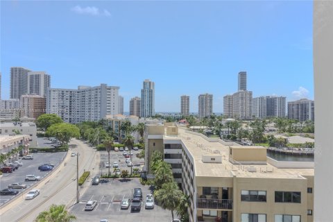 Copropriété à vendre à Hallandale Beach, Floride: 2 chambres, 116.13 m2 № 1272631 - photo 28