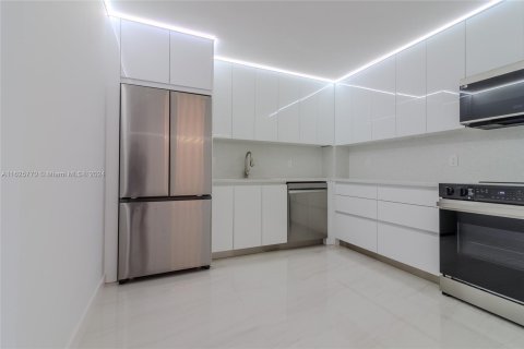 Copropriété à vendre à Hallandale Beach, Floride: 2 chambres, 116.13 m2 № 1272631 - photo 2