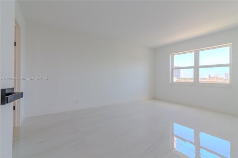 Copropriété à vendre à Hallandale Beach, Floride: 2 chambres, 116.13 m2 № 1272631 - photo 15