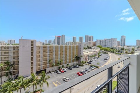 Condo in Hallandale Beach, Florida, 2 bedrooms  № 1272631 - photo 26