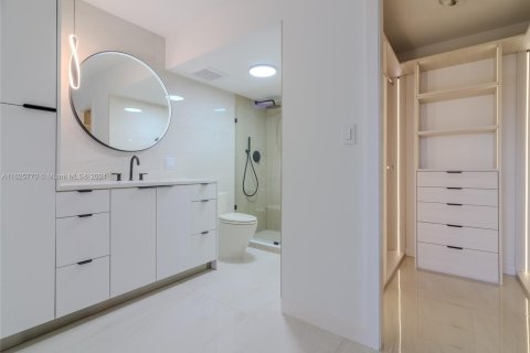 Condo in Hallandale Beach, Florida, 2 bedrooms  № 1272631 - photo 9