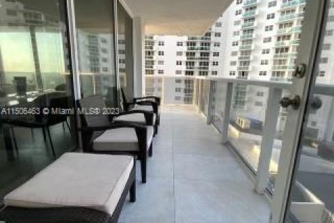 Condominio en alquiler en Hollywood, Florida, 2 dormitorios, 173.54 m2 № 923169 - foto 5