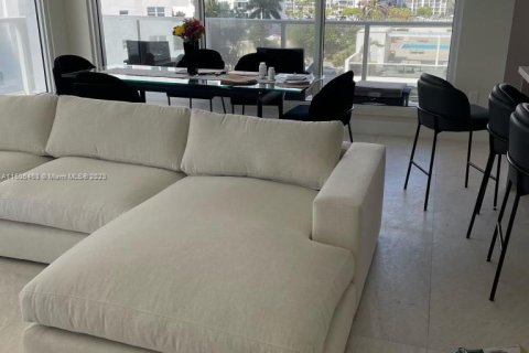 Condominio en alquiler en Hollywood, Florida, 2 dormitorios, 173.54 m2 № 923169 - foto 2