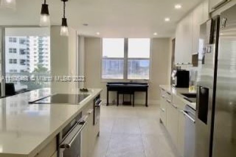 Condominio en alquiler en Hollywood, Florida, 2 dormitorios, 173.54 m2 № 923169 - foto 11