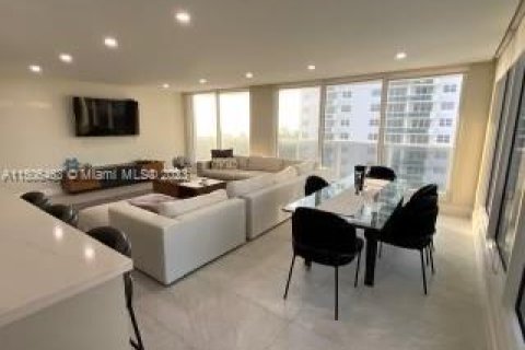 Condominio en alquiler en Hollywood, Florida, 2 dormitorios, 173.54 m2 № 923169 - foto 4