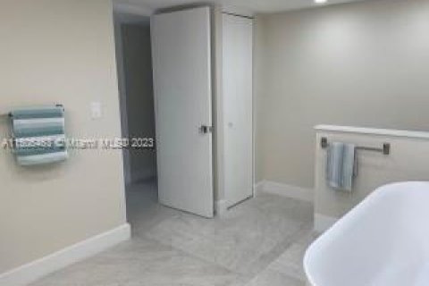 Condo in Hollywood, Florida, 2 bedrooms  № 923169 - photo 13