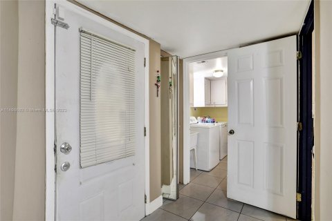 Townhouse in Plantation, Florida 4 bedrooms, 201.6 sq.m. № 883124 - photo 2