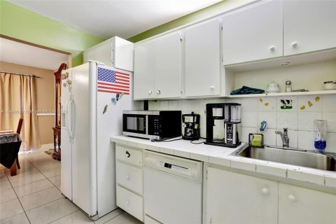 Townhouse in Plantation, Florida 4 bedrooms, 201.6 sq.m. № 883124 - photo 15