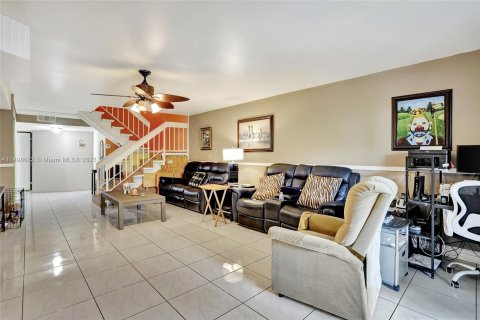 Townhouse in Plantation, Florida 4 bedrooms, 201.6 sq.m. № 883124 - photo 19