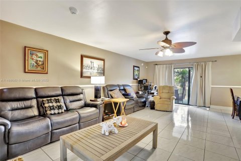 Townhouse in Plantation, Florida 4 bedrooms, 201.6 sq.m. № 883124 - photo 8
