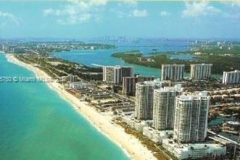 Copropriété à vendre à Sunny Isles Beach, Floride: 3 chambres, 225.75 m2 № 1355482 - photo 3