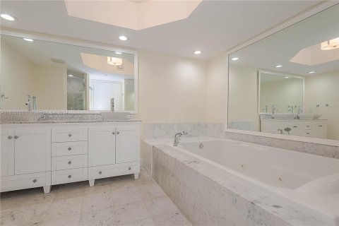 Copropriété à vendre à Sunny Isles Beach, Floride: 3 chambres, 225.75 m2 № 1355482 - photo 19