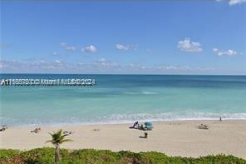 Copropriété à vendre à Sunny Isles Beach, Floride: 3 chambres, 225.75 m2 № 1355482 - photo 1