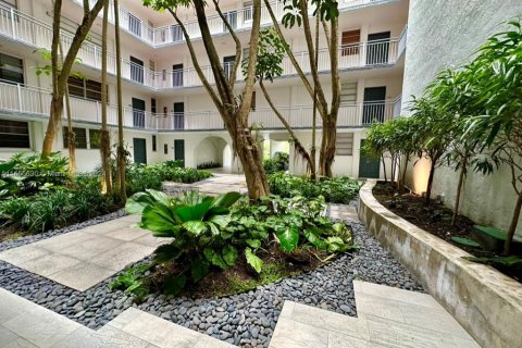 Condo in Miami, Florida, 2 bedrooms  № 1355480 - photo 4