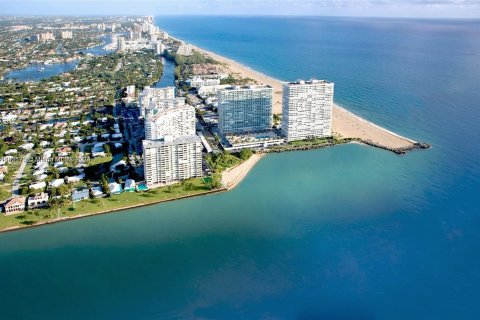 Condo in Fort Lauderdale, Florida, 2 bedrooms  № 1171700 - photo 1