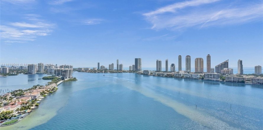 Condominio en Aventura, Florida, 3 dormitorios  № 1294958