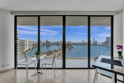 Condominio en venta en Aventura, Florida, 3 dormitorios, 199.74 m2 № 1294958 - foto 17