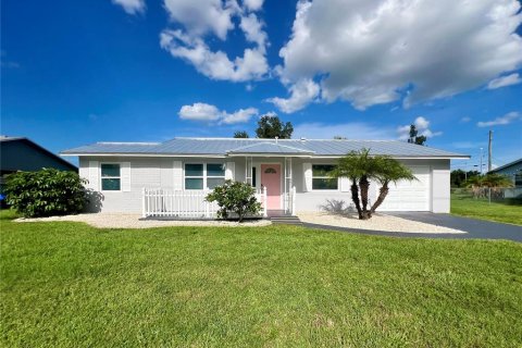 House in Punta Gorda, Florida 3 bedrooms, 98.29 sq.m. № 1277381 - photo 1