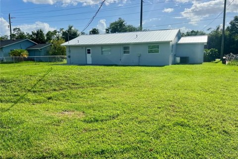 House in Punta Gorda, Florida 3 bedrooms, 98.29 sq.m. № 1277381 - photo 19