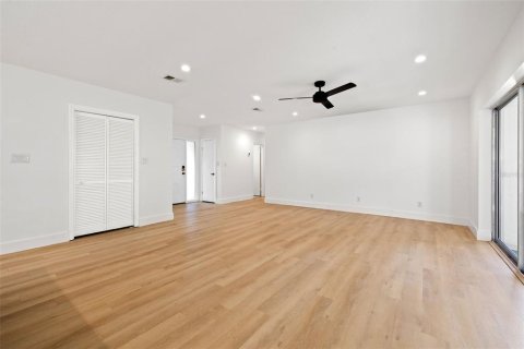 Villa ou maison à vendre à Tampa, Floride: 2 chambres, 151.8 m2 № 1277312 - photo 21