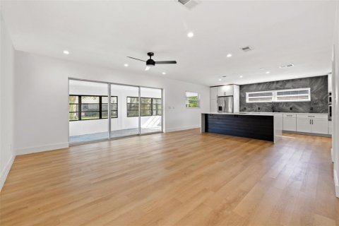 Casa en venta en Tampa, Florida, 2 dormitorios, 151.8 m2 № 1277312 - foto 9