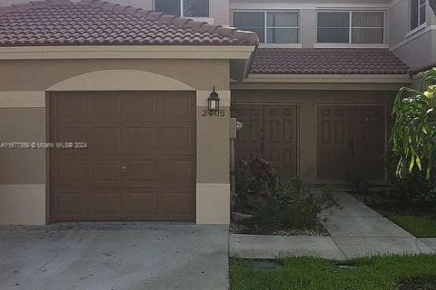 Townhouse in Pembroke Pines, Florida 2 bedrooms, 113.9 sq.m. № 1413718 - photo 1