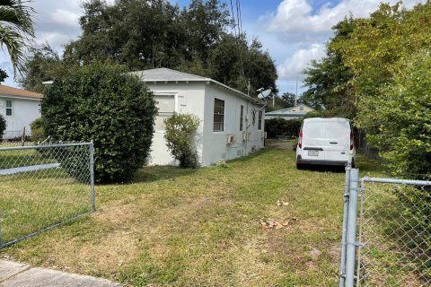 House in Miami, Florida 3 bedrooms, 70.23 sq.m. № 1078234 - photo 3