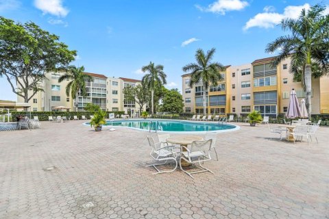 Condo in Lauderdale Lakes, Florida, 2 bedrooms  № 918471 - photo 6