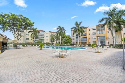 Condo in Lauderdale Lakes, Florida, 2 bedrooms  № 918471 - photo 7