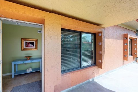 Condo in Punta Gorda, Florida, 2 bedrooms  № 252548 - photo 2