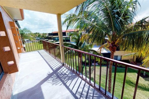 Copropriété à vendre à Punta Gorda, Floride: 2 chambres, 192.31 m2 № 252548 - photo 3