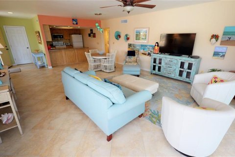 Condo in Punta Gorda, Florida, 2 bedrooms  № 252548 - photo 8