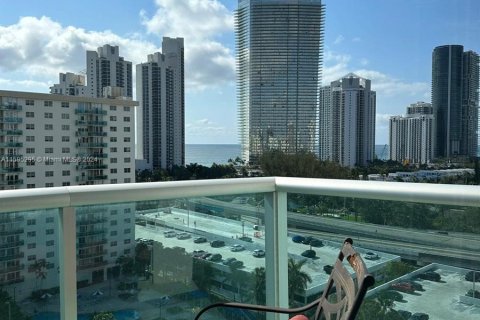 Condo in Sunny Isles Beach, Florida, 1 bedroom  № 1188179 - photo 2