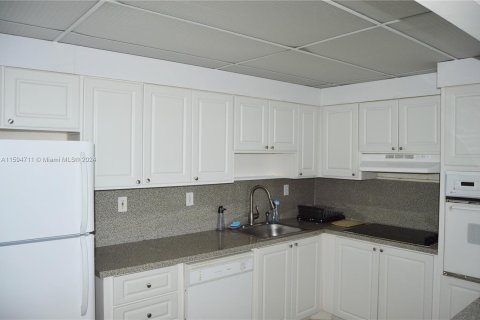 Condominio en venta en Sunny Isles Beach, Florida, 2 dormitorios, 143.91 m2 № 1187986 - foto 2