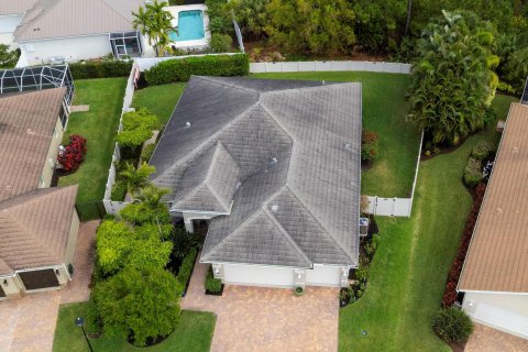 House in Jensen Beach, Florida 4 bedrooms, 224.36 sq.m. № 1093108 - photo 11