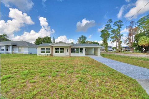 House in Lake Wales, Florida 3 bedrooms, 124.02 sq.m. № 1349424 - photo 1