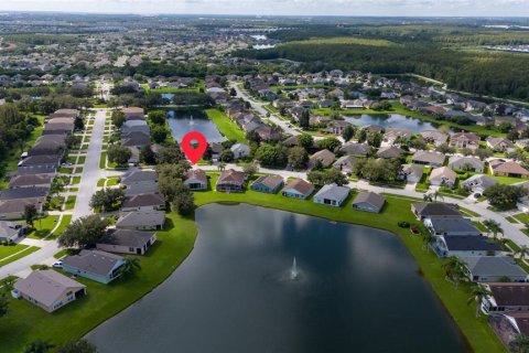 Villa ou maison à vendre à Kissimmee, Floride: 3 chambres, 172.89 m2 № 1349458 - photo 4